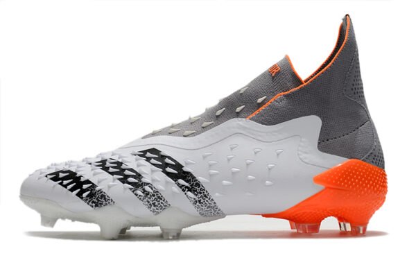 Predator Freak Whitespark Pack Elite FG